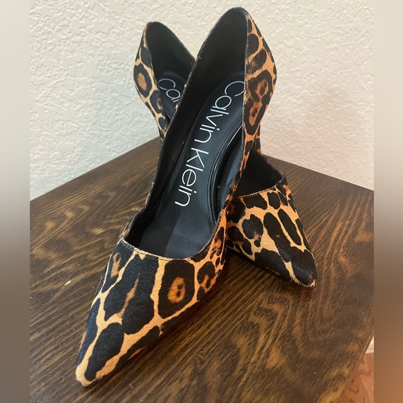 Calvin Klein cheetah print high heel. Practically new. Woman’s size 9.5 - Picture 5 of 5
